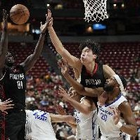 杨瀚森首秀惊艳！美球迷：嘲笑开拓者16位选他？单首秀比弗拉格强