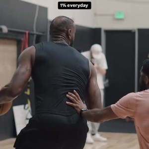 詹姆斯 八村塁 马克西合练 老詹低位背打翻身跳投命中🏀